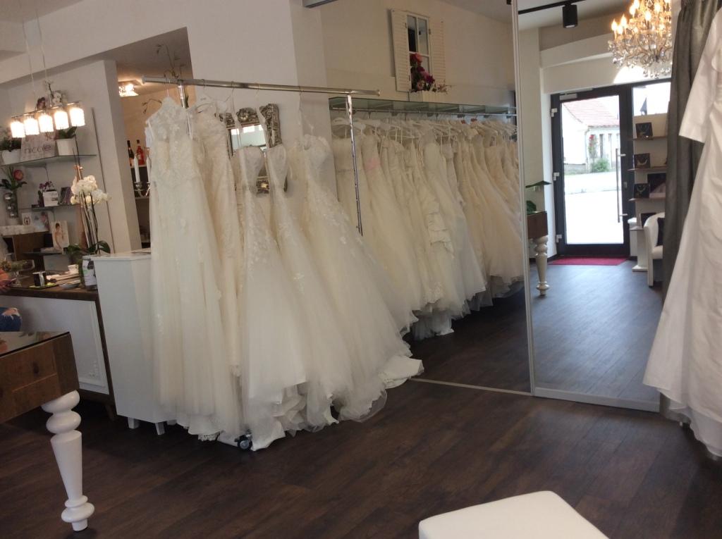 Herrliche Brautkleider 2015 bei Alexa Brautmoden