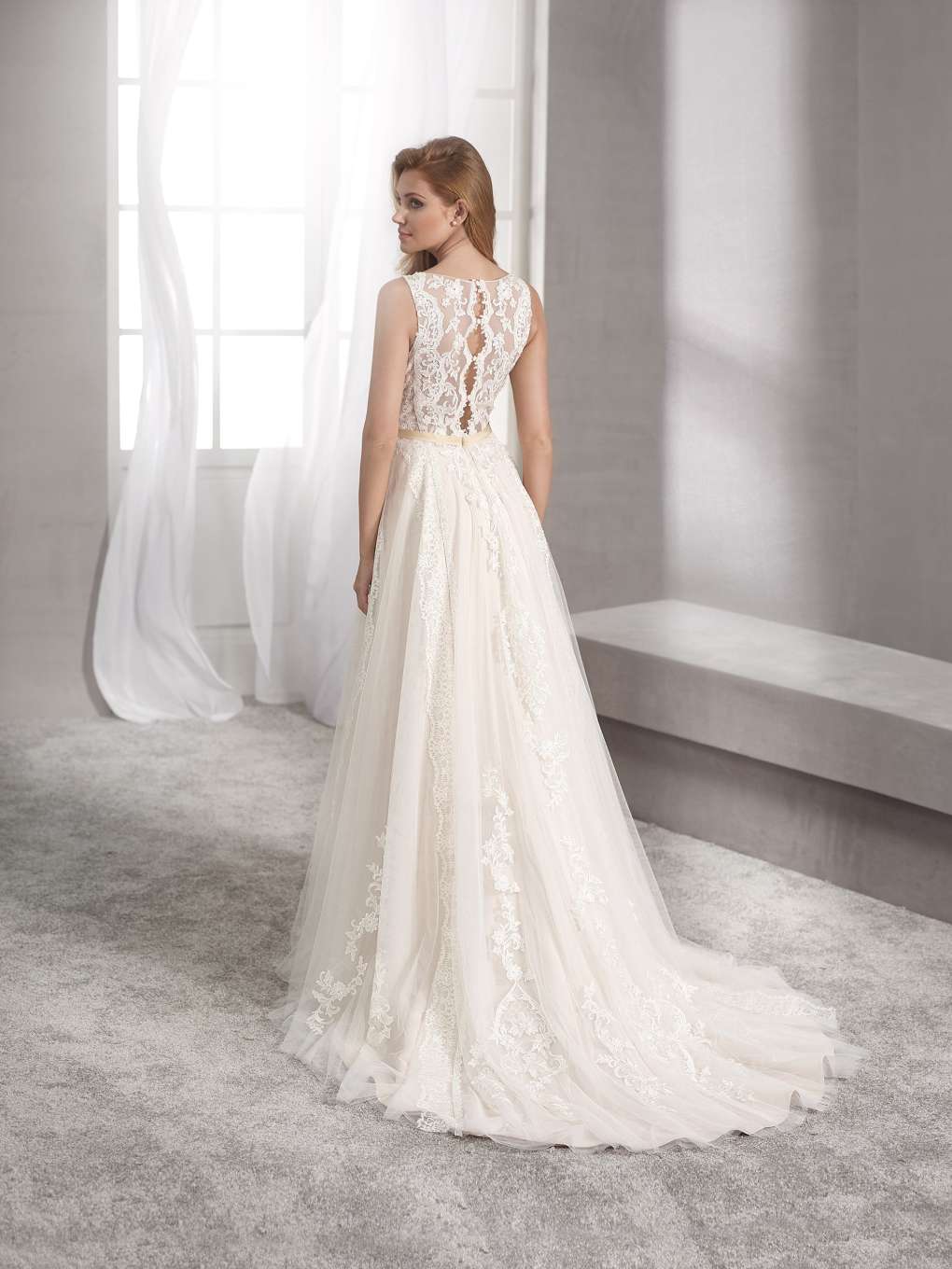 Spitzen-Brautkleid von Fara Sposa aus Spanien