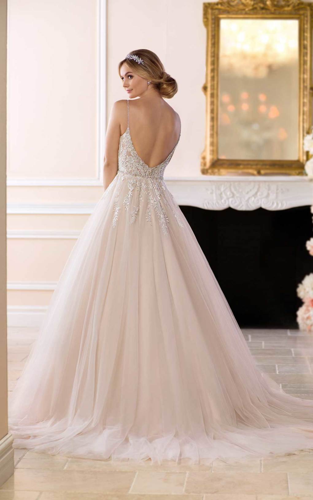 Erleben Sie in diesem Kleid von Stella York einen totalen Prinzessinnen-Moment!